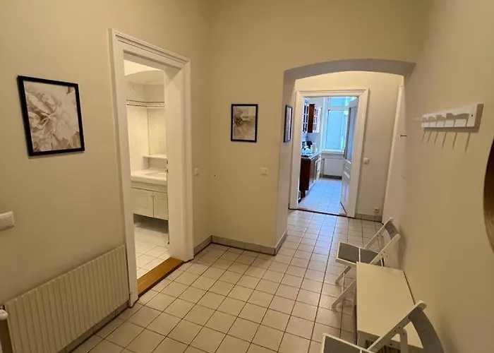 Apartment 90 M2 Spacious With Free Parking