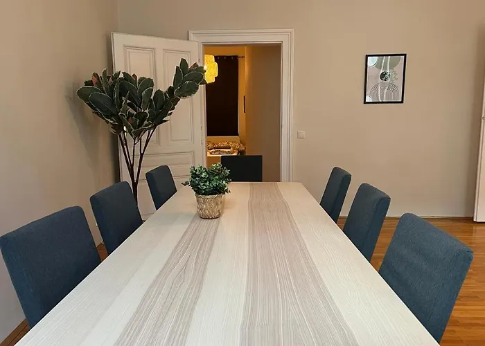 Apartment 90 M2 Spacious With Free Parking