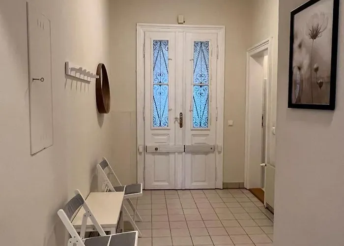 90 M2 Spacious With Free Parking Apartment Vienna