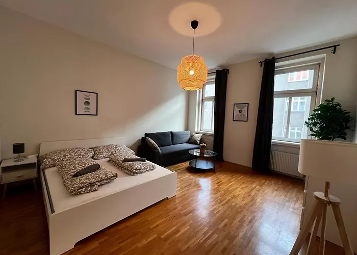 90 M2 Spacious With Free Parking Apartment Vienna