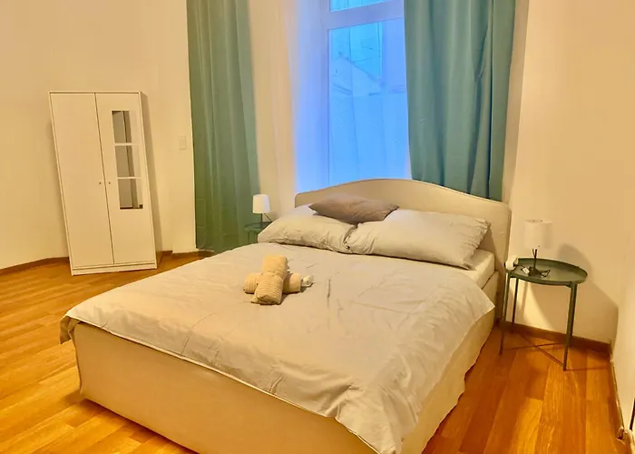 90 M2 Spacious With Free Parking *