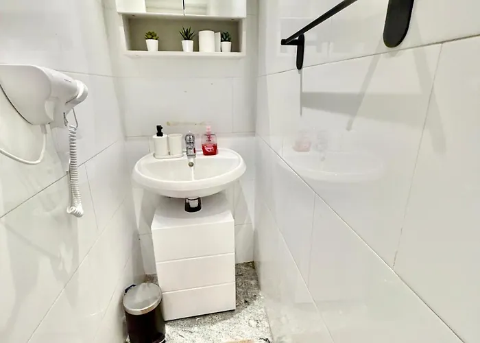90 M2 Spacious With Free Parking Apartment Vienna