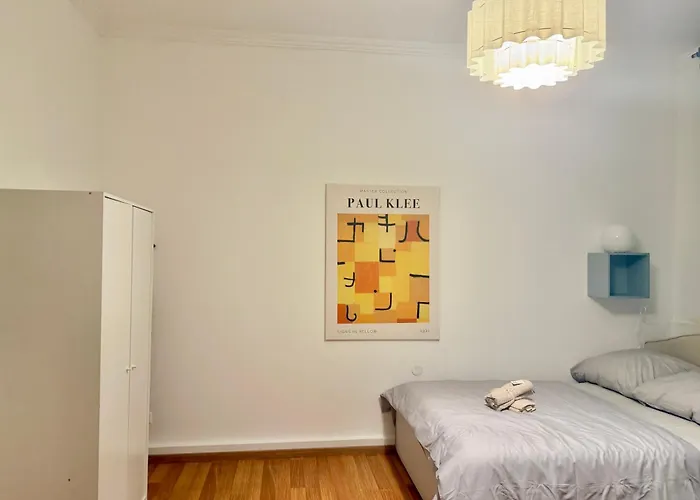 90 M2 Spacious With Free Parking